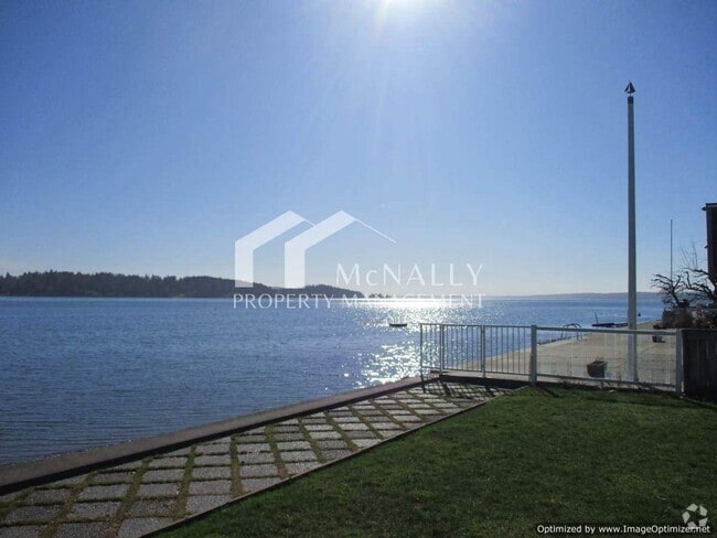 Building Photo - UNIQUE ARTIST-DESIGNED LOW-BANK WATERFRONT... Rental