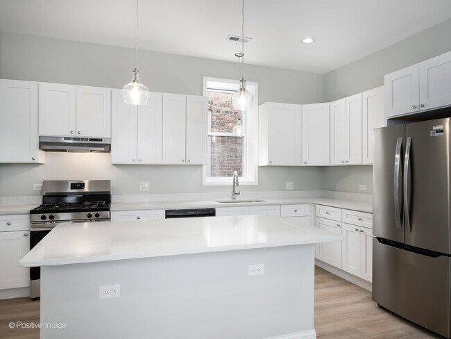 Photo - 2650 N Sawyer Ave