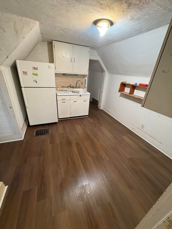 Building Photo - 314 S Park St Unit A