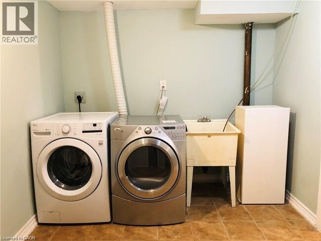 Photo - 357 Mohawk Rd W