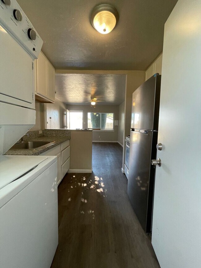 Photo - 1137 Jones Ave Unit 1141