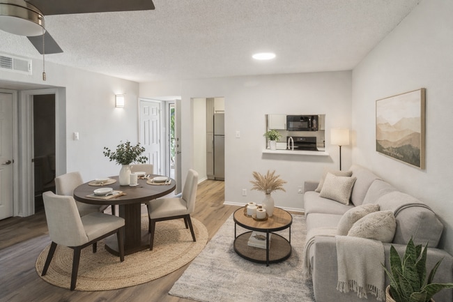 Building Photo - River Point