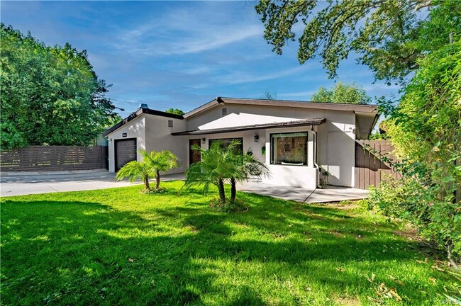 Building Photo - 21327 Providencia St
