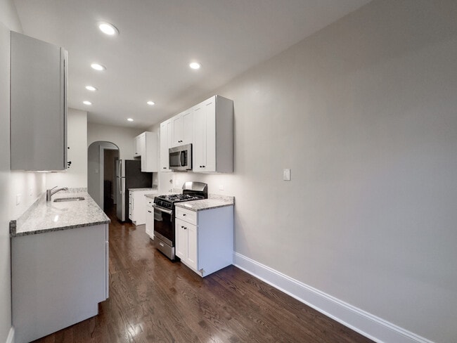 Photo - 1362 E 52nd St Unidad NA-9