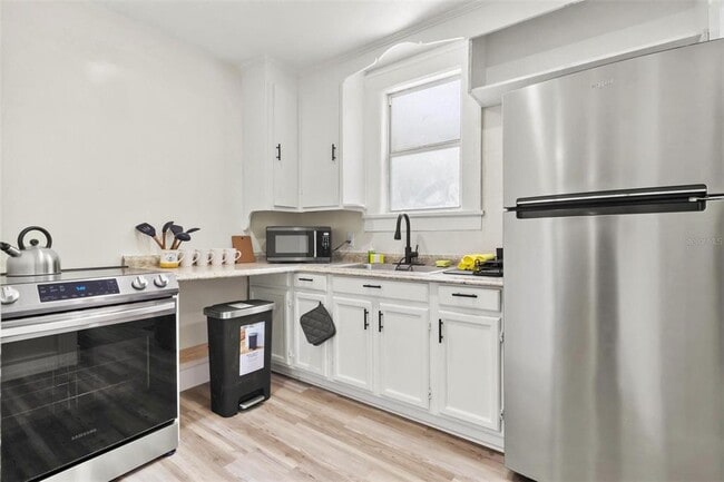 Photo - 1735 Yale St S