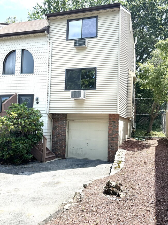 Building Photo - 60 Lawn Ave Unit APT 50