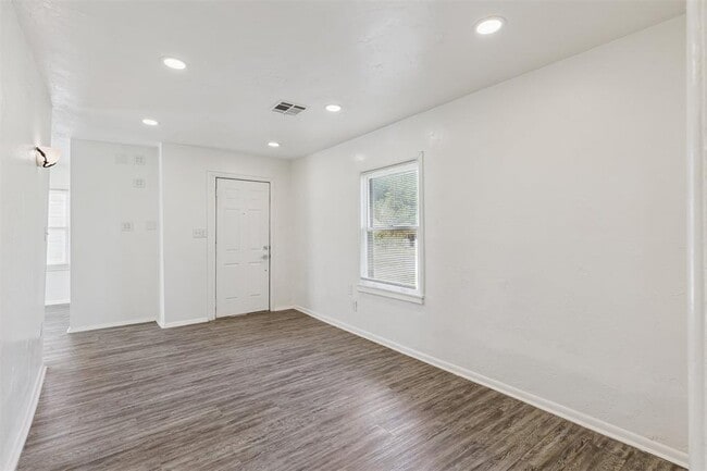 Photo - 1006 SE 51st St
