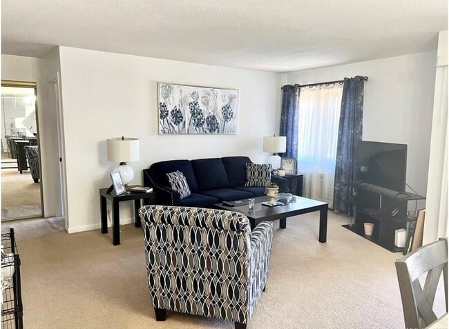 living room - 951 High Path Rd Unit 951