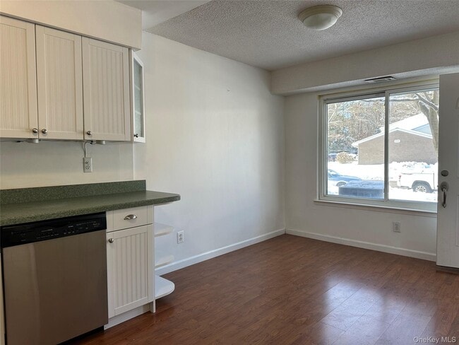 Photo - 223 Springmeadow Dr Unit E