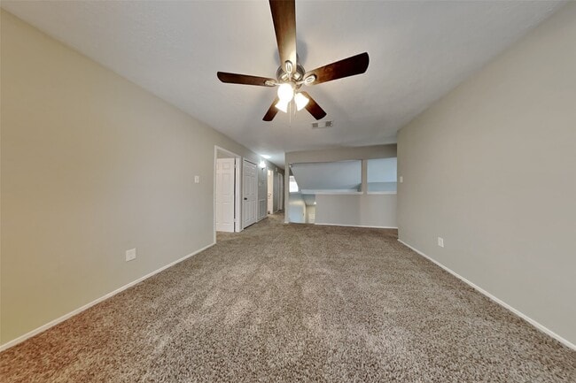 Photo - 21606 Crescent Heights St