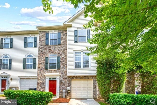 Building Photo - 10745 Hillingdon Rd Rental