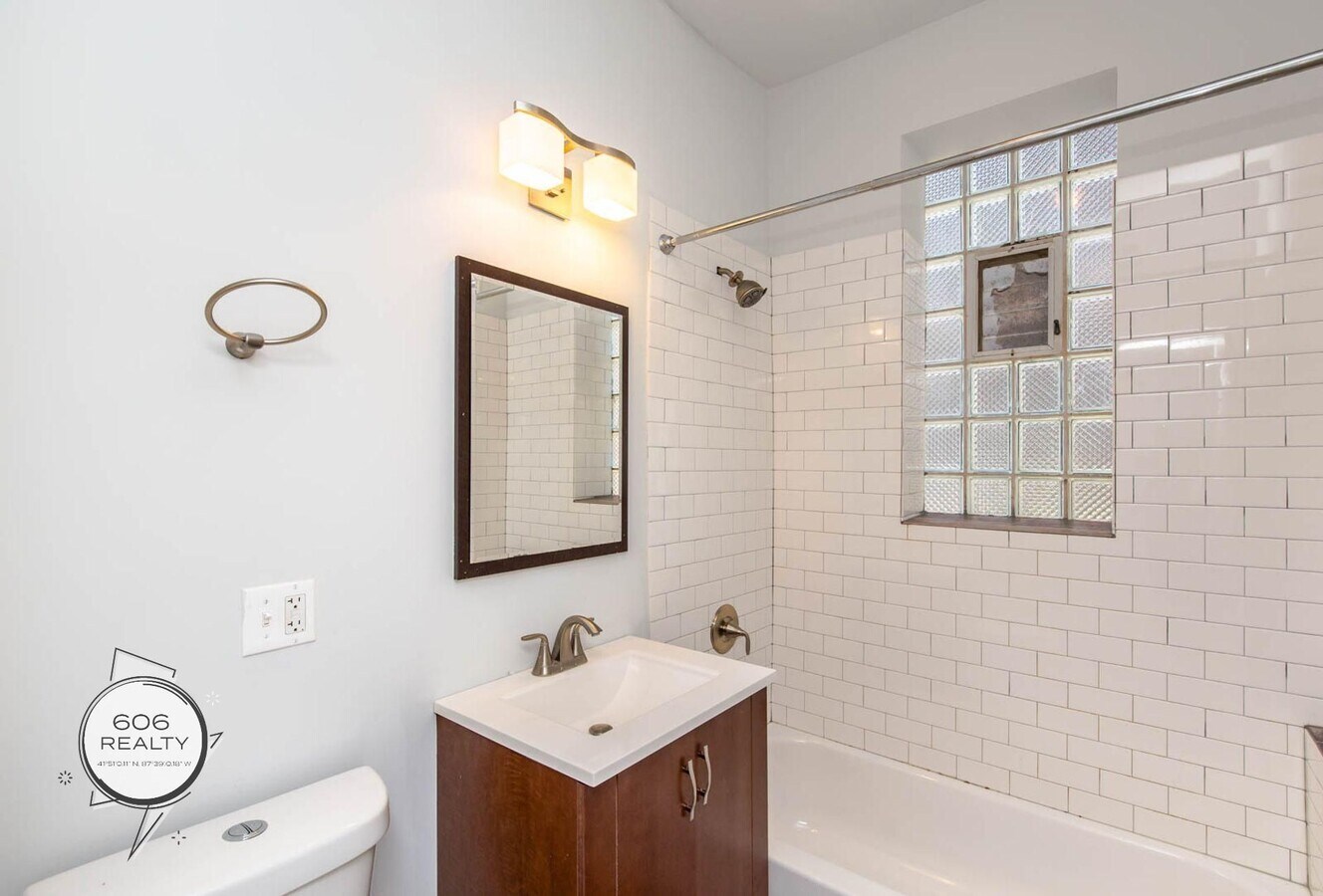 Photo - Beautiful spacious apartment in Humboldt Park! Unidad 3F