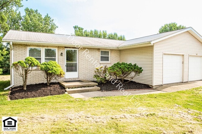 2 Bedroom duplex available now! - 2 Bedroom duplex available now! House