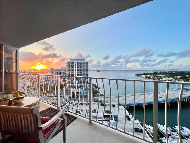 Photo - 7601 E Treasure Dr Unidad 1817