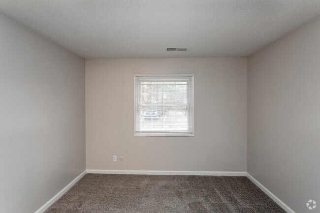 2BR, 2BA - 900 SF