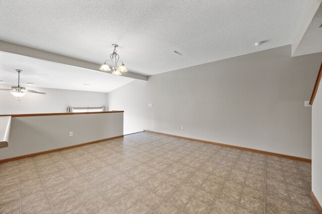 Photo - 533 E Goldfinch Dr