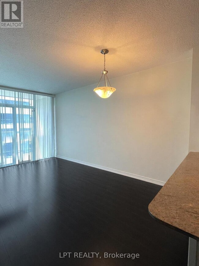 Photo - 3504 Hurontario St Unit 808