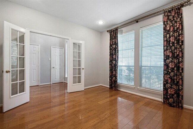 Photo - 35 N York Gate Ct