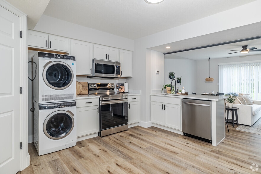 2BD, 1BA - 900SF - Kitchen