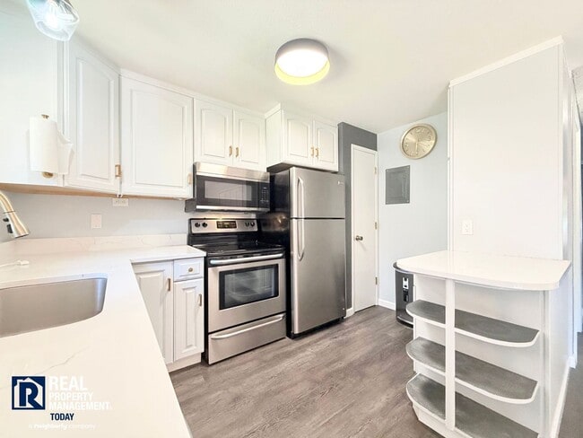 Photo - Freshly Updated Gig Harbor Townhome Near the Waterfront!