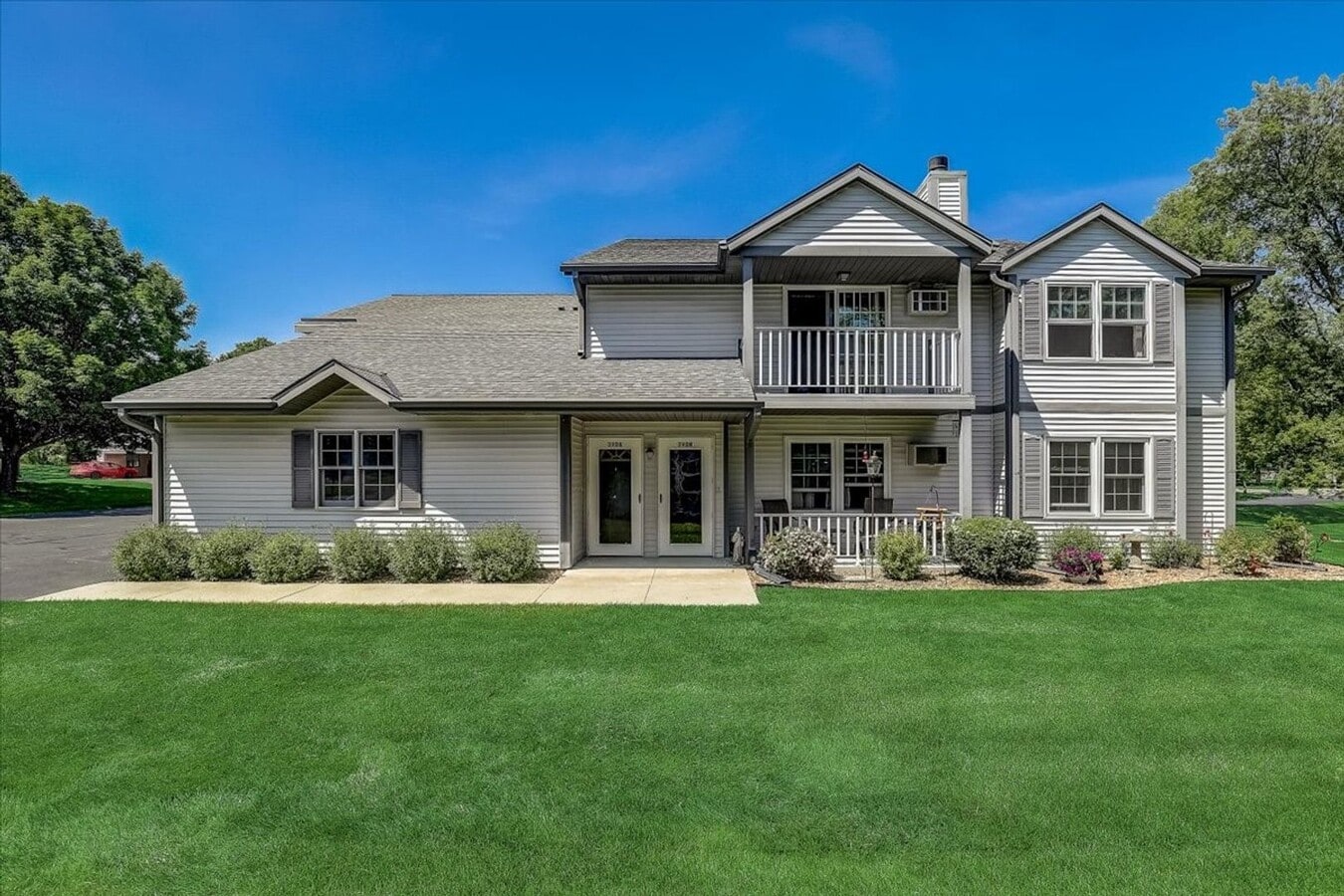Spacious 3 Bedroom, 2 Bath Upper Apartment – Available August 1 - Spacious 3 Bedroom, 2 Bath Upper Apartment – Available August 1