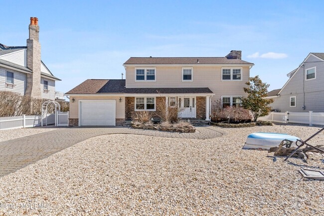 242 Curtis Point Dr