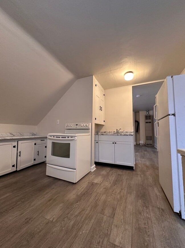 Building Photo - 248 N Franklin St Unit Upper Level  C