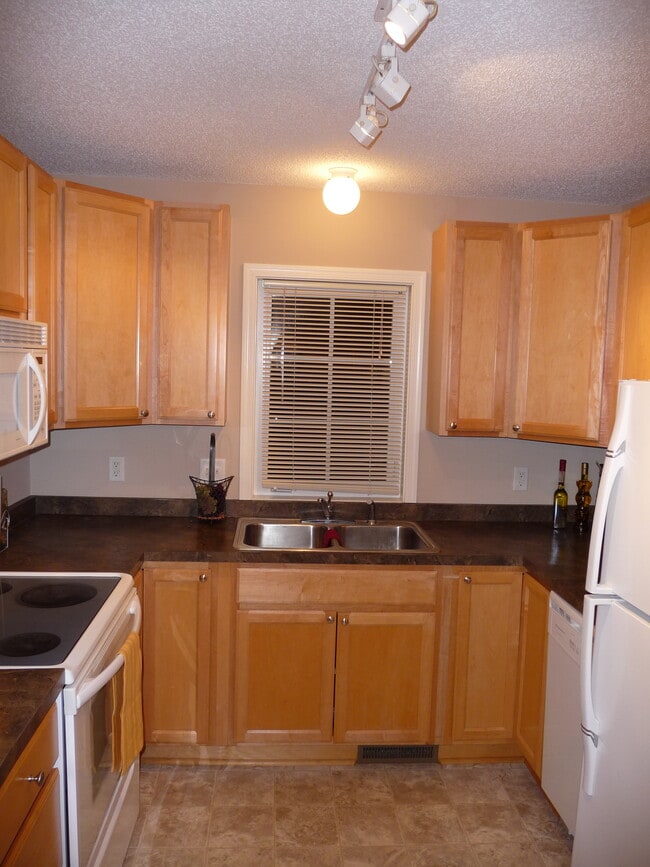 Photo - 1230 Stoughton Ave Unit 1230