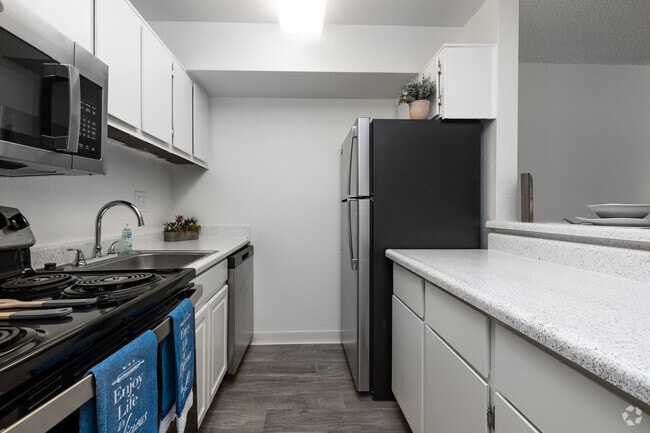 1BR, 1BA - 616SF - Kitchen - Casa Bella