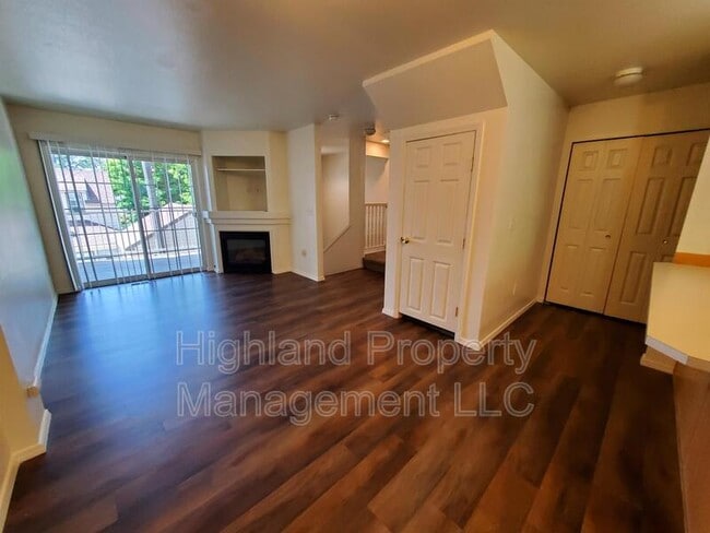 Photo - 324 NE Whitman St