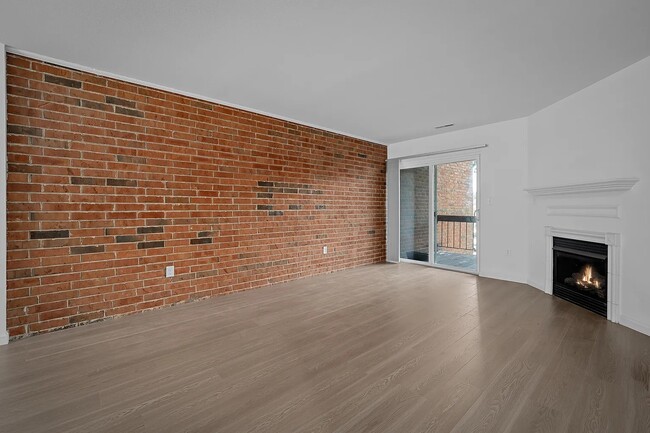 Photo - 1946 Greenpoint Dr Unidad 202