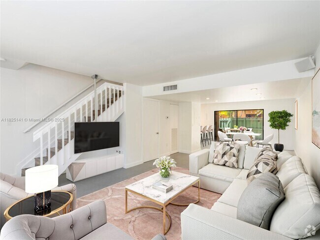 Building Photo - 10224 SW 77th Ct Rental