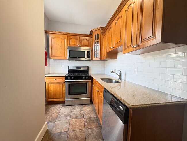 Building Photo - 42 Jewett Ave Unit 2 Rental