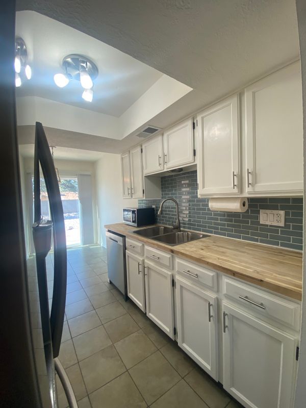 Photo - 10501 Delicado Pl NE