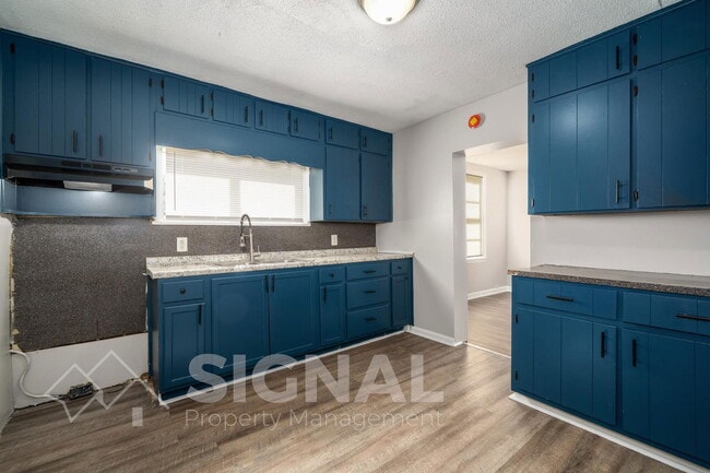 Photo - 2408 2nd St NW