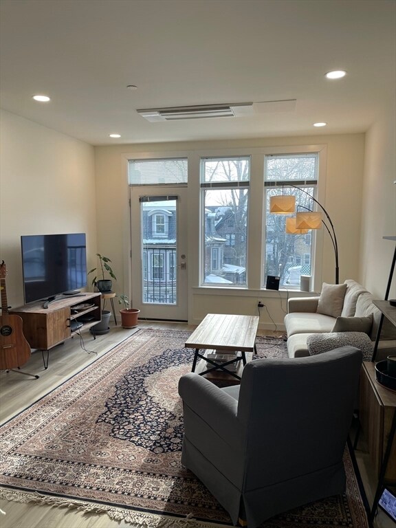 Photo - 159 Allston St Unidad 3