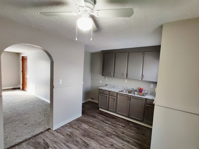 Knowlton Apartments - Knowlton Apartments