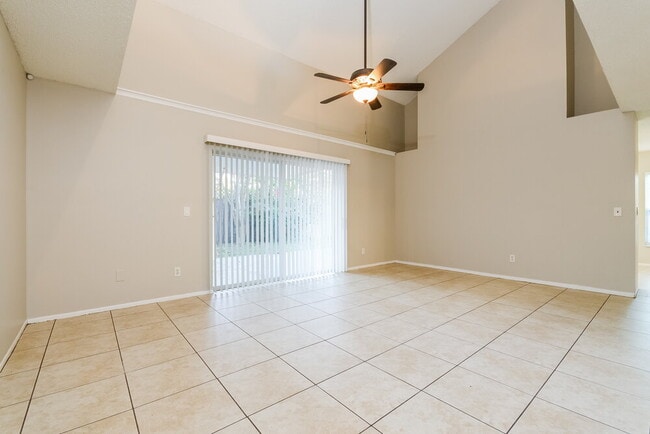 490 Chicago Woods Cir