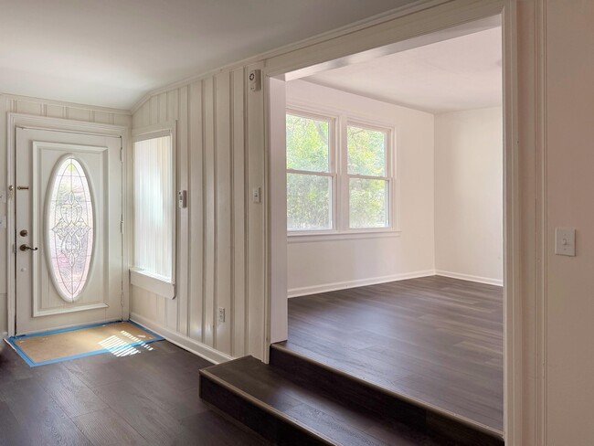 Photo - 244 Greenbrier Dr NE