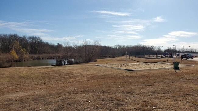 Building Photo - 1621 Colonial Dr