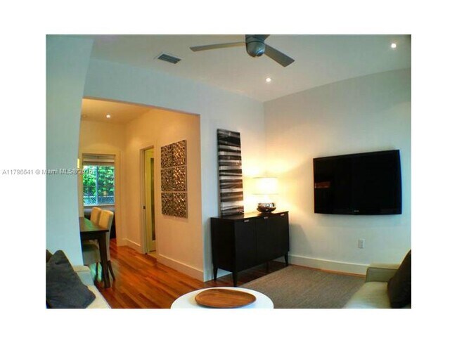 Photo - 727 Jefferson Ave Unit 3