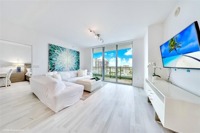 Photo - 90 SW 3rd St Unit 3109