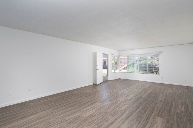 Building Photo - Beautifully Remodeled 2 BR in South Park Unit 3062