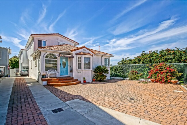 SPACIOUS & PARTIALLY REMODELED, 2-STORY, 3... - SPACIOUS & PARTIALLY REMODELED, 2-STORY, 3... Casa