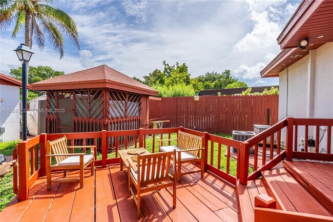 Photo - 1841 SW 29th Ave Unit 3