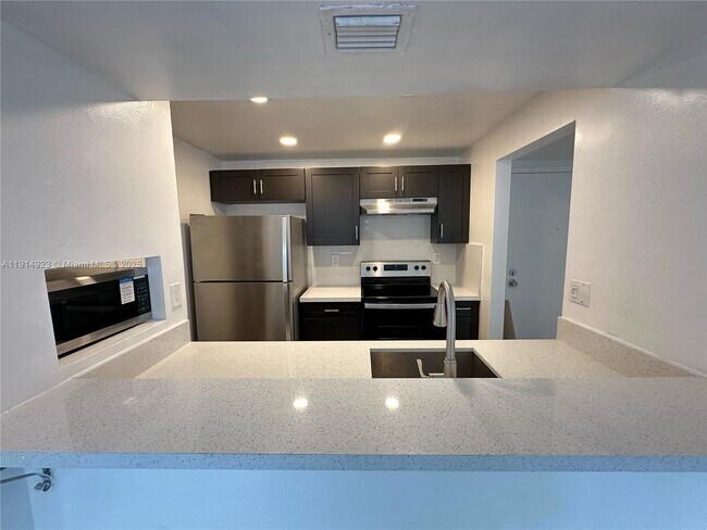 Photo - 7125 NW 186th St Unidad B311