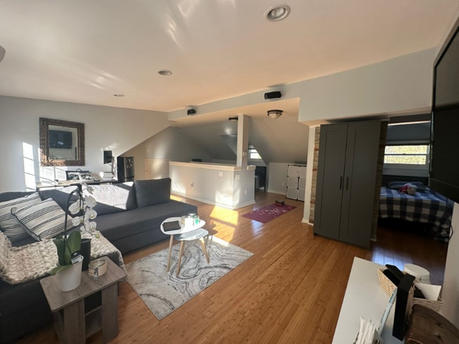 Photo - 417 Princeton Way NE