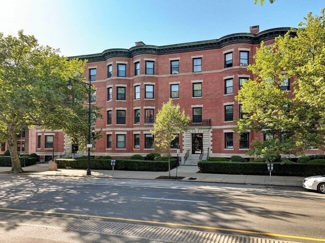 Building Photo - 1064 Beacon St Unit 9