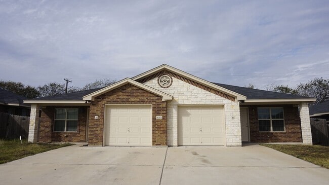 Building Photo - 4305 Cambridge Dr