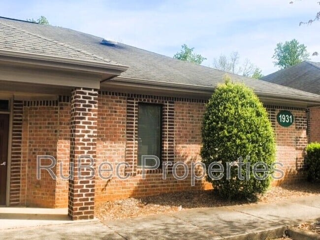 Building Photo - 1931 J N Pease Pl